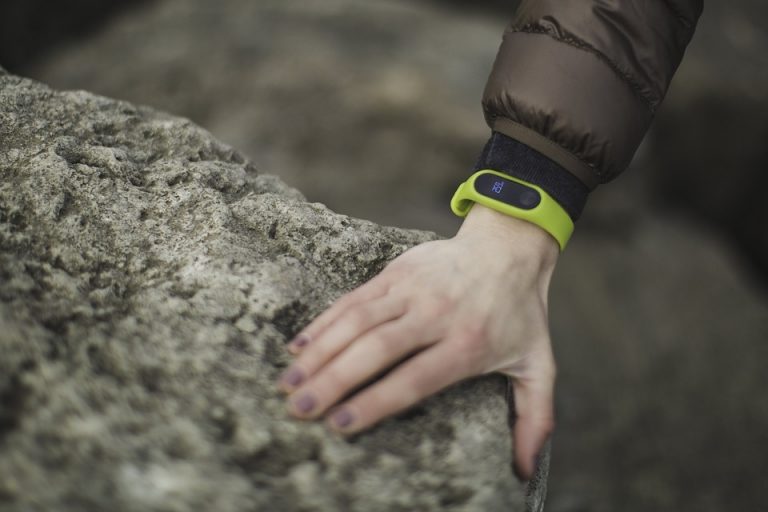 cleaning fitbit